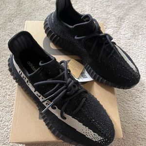FS Brand New DS OG all Yeezy 350 Oreo size 9.5 M